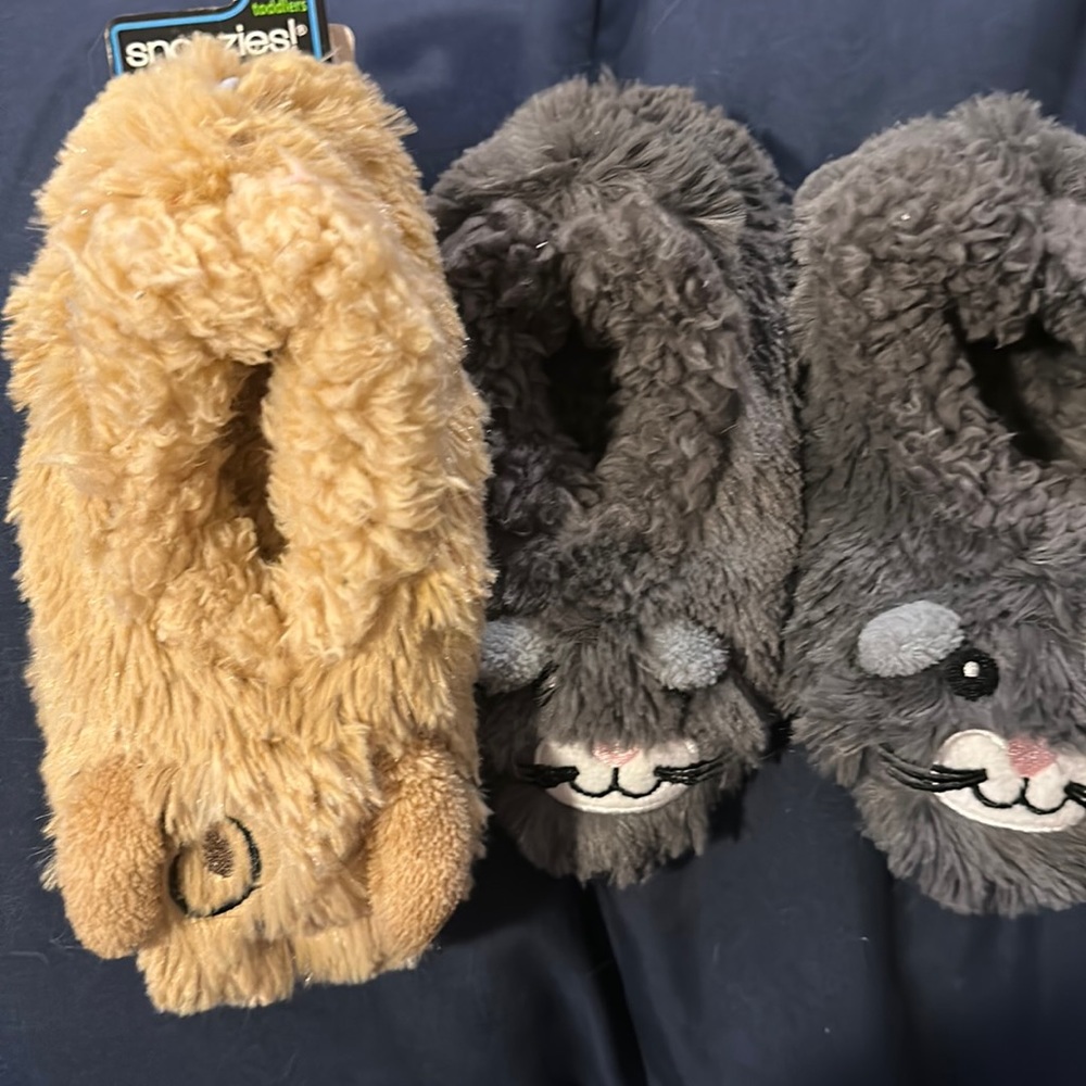 Two pairs of toddlers snoozies slippers animals
